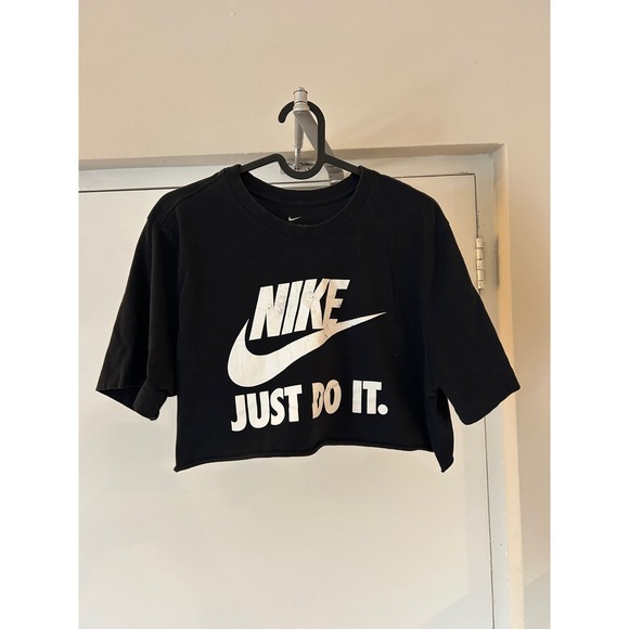 Nike Dri Fit Black Crop T Shirt Just Do It Logo Athletic Athleisure Size M - Picture 2 of 7
